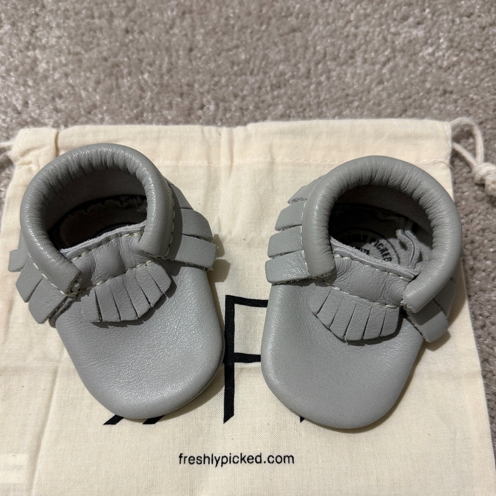 NWOT Freshly Picked Light Gray Moccasins